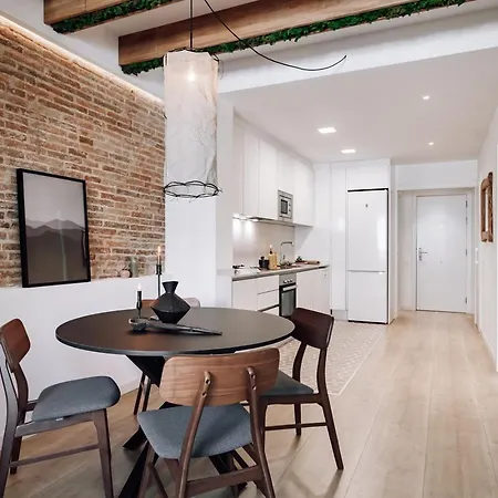 Lescun - 2 Bedrooms In Eixample Esquerra Barselona